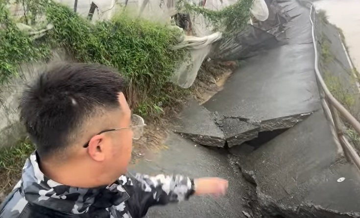 高雄豪雨狂炸！中圳溪堤防被雨沖垮　居民急喊快修