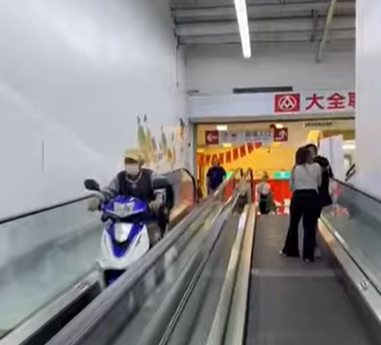阿北騎車闖大全聯？真相曝光網笑翻：原來是這台車