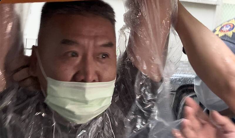 不滿官司連3敗！53歲小黃司機衝撞北檢　高喊「司法已死」
