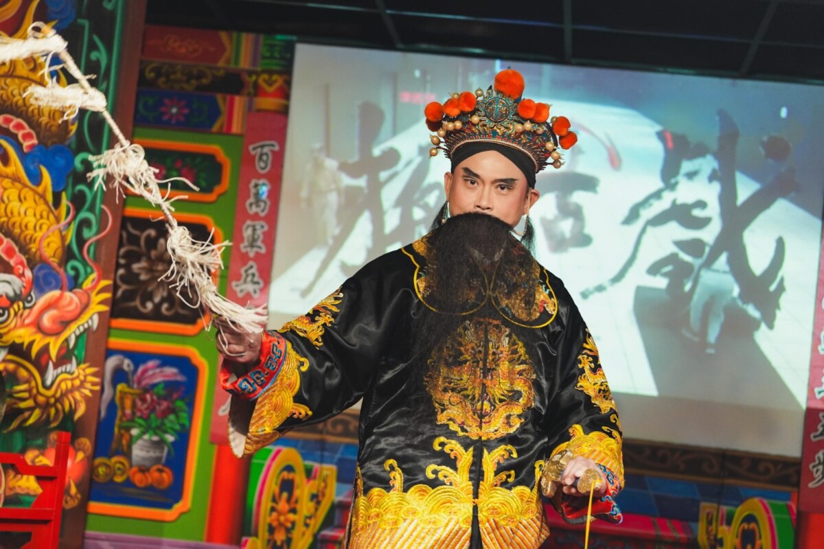賴瑞隆粉墨登場化身歌仔戲演員　推「文化高雄」7大政策18項計畫