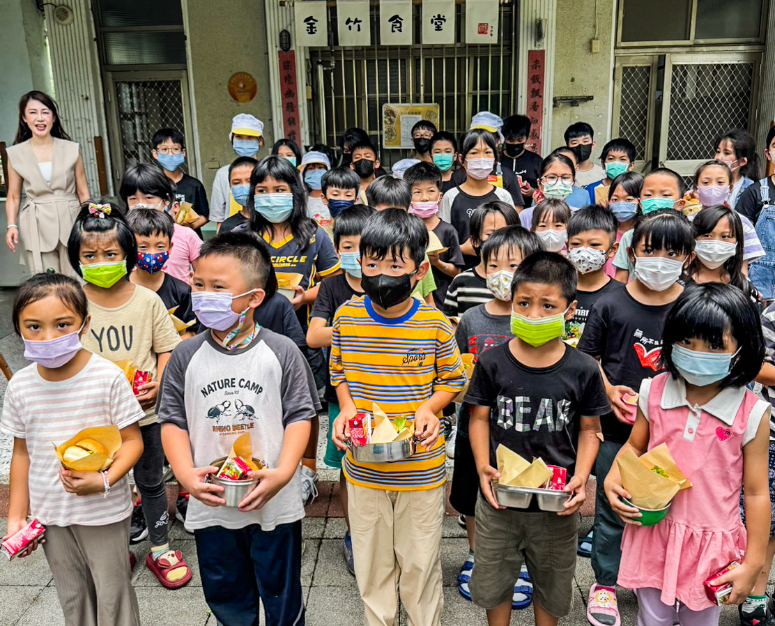 雨過天晴送幸福！無比漢堡搬「漢堡廚房」進內門校園