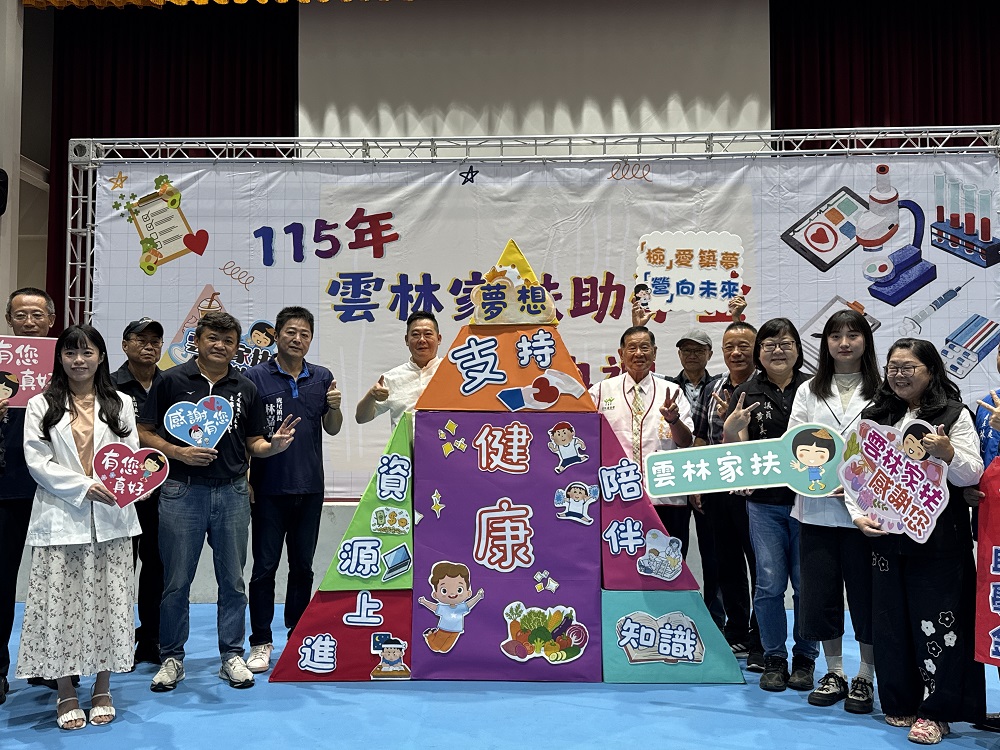 從受助到站上專業崗位！營養師、醫檢師回娘家　鼓勵家扶學弟妹